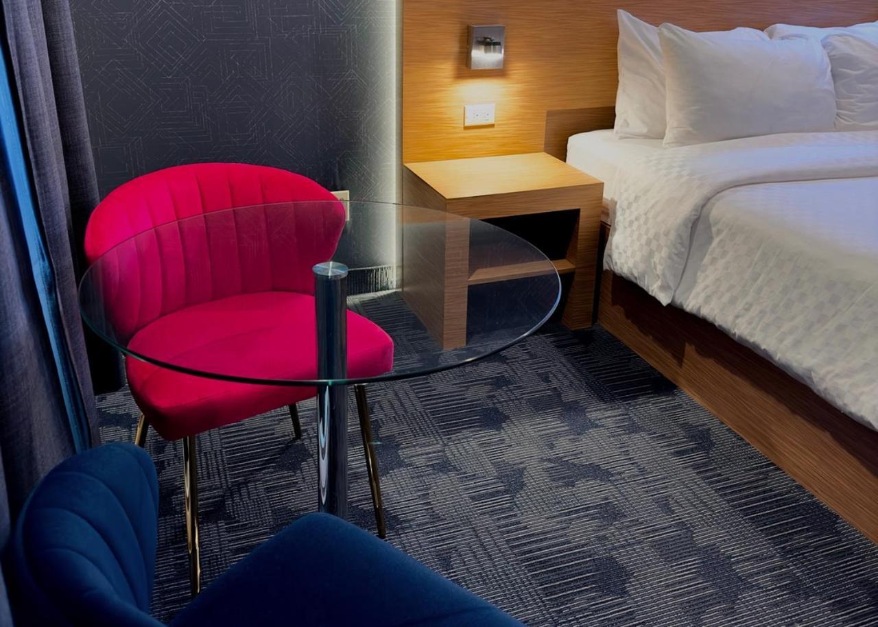 לאוול Le Fabreville Motel & Suites מראה חיצוני תמונה
